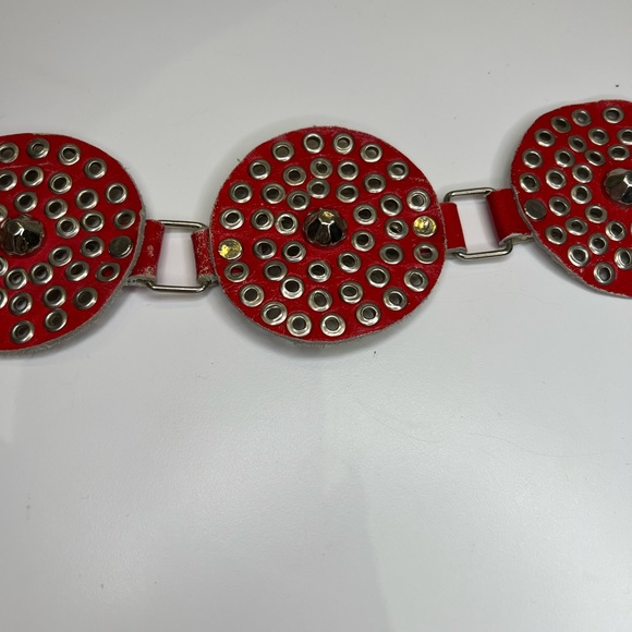 Designer unknown 1960s vintage disco style red leather and grommet belt. - Picture 3 of 5